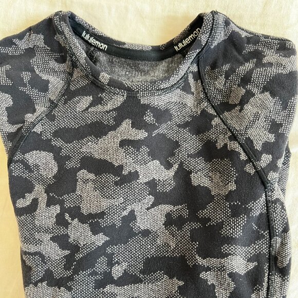 Lululemon It's Rulu Run Long Sleeve Size 2 Long Sleeve Black Camo - Picture 7 of 8